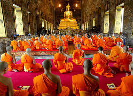 Preti buddisti in preghiera